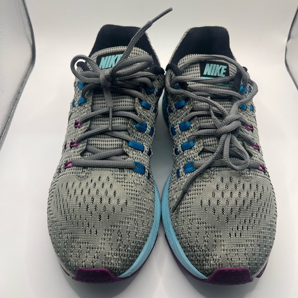 Nike Gray Sneakers with Pink and Blue Highlights - Picture 2 of 6